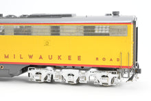 Load image into Gallery viewer, O Brass OMI - Overland Models, Inc. MILW - Milwaukee Road EMD E8/9A w/o Port Holes Custom Painted No. 32A