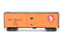 Load image into Gallery viewer, O Scale Metal Unknown Manufacturer GN - Great Northern 40' Plywood Boxcar C/P and Built