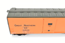 Load image into Gallery viewer, O Scale Metal Unknown Manufacturer GN - Great Northern 40' Plywood Boxcar C/P and Built