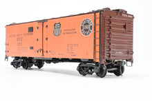 Load image into Gallery viewer, O Brass PSC - Precision Scale Co. PFE - Pacific Fruit Express 40’ Steel Reefer with Wood Roof Walk Circa 1945 CP No. 45681