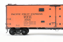 Load image into Gallery viewer, O Brass PSC - Precision Scale Co. PFE - Pacific Fruit Express 40’ Steel Reefer with Wood Roof Walk Circa 1945 CP No. 45681