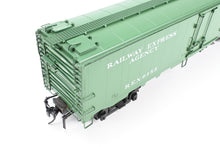 Load image into Gallery viewer, O Brass Sunset Models Third Rail REA - Railway Express Agency 54' Reefer Factory Painted No. 6155