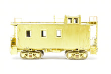 Load image into Gallery viewer, HO Brass Beaver Creek GN - Great Northern Wood Caboose X580/X683 Extended Window Caboose