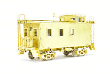 Load image into Gallery viewer, HO Brass Beaver Creek GN - Great Northern Wood Caboose X580/X683 Extended Window Caboose