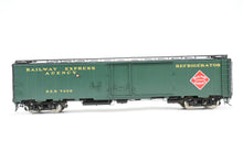 Load image into Gallery viewer, O Brass PSC - Precision Scale Co. REA - Railway Express Agency 50' Ice Reefer Factory Painted No. 7802