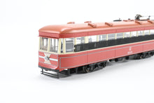Load image into Gallery viewer, HO Bachmann Spectrum CSL - Chicago Surface Lines Peter Witt Trolley FP No. 6319 DCC On-Board REBOXX