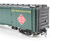 Load image into Gallery viewer, O Brass PSC - Precision Scale Co. REA - Railway Express Agency 50' Ice Reefer Factory Painted No. 7802