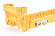 Load image into Gallery viewer, O Scale Atlas "O" Various Roads TTX - Trailer Train Gunderson Stack Car 5-Unit Set FP No. 63252