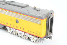 Load image into Gallery viewer, O Brass OMI - Overland Models, Inc. MILW - Milwaukee Road EMD E8/9B w/o Port Holes Custom Painted No. 204B NO BOX