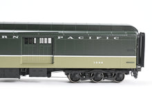 Load image into Gallery viewer, HO Brass W&R Enterprises NP - Northern Pacific Baggage Car Factory Painted "Loewy" No. 1505