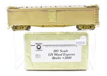 Load image into Gallery viewer, HO Brass Oriental Limited GN - Great Northern Wood Express Reefer No. 2000