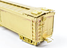 Load image into Gallery viewer, HO Brass Oriental Limited GN - Great Northern Wood Express Reefer No. 2000