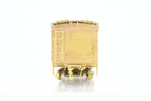 Load image into Gallery viewer, HO Brass Oriental Limited GN - Great Northern Wood Express Reefer No. 2090