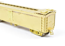 Load image into Gallery viewer, HO Brass Oriental Limited GN - Great Northern Wood Express Reefer No. 2000