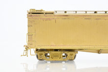 Load image into Gallery viewer, HO Brass Oriental Limited GN - Great Northern Wood Express Reefer No. 2090