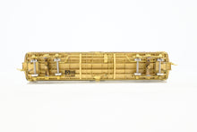 Load image into Gallery viewer, HO Brass Oriental Limited GN - Great Northern Wood Express Reefer No. 2090