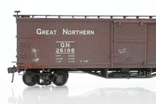 Load image into Gallery viewer, HO Brass NPP - Nickel Plate Products GN - Great Northern 40' Boxcar KC Brake Version Custom Painted and Weathered No.26186