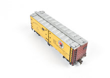 Load image into Gallery viewer, HO Brass CIL - Challenger Imports NP - Northern Pacific Steel Ice Refrigerator F/P Light Weathering