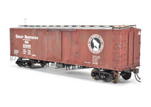 Load image into Gallery viewer, O Scale Wood Mullet River Model Works Kit 403221 GN - Great Northern 40' Truss Rod Boxcar Pro-Built and Painted NOB