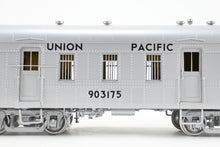 Load image into Gallery viewer, O Brass PSC - Precision Scale Co. UP - Union Pacific Harriman CS Full 40' RPO Class 40-P-1 Pro-Painted UPMW 903175