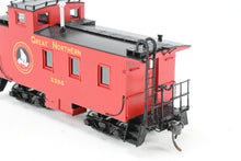 Load image into Gallery viewer, HO Brass CIL - Challenger Imports GN - Great Northern 25' Wood Caboose Early Version FP X580