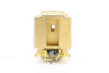 Load image into Gallery viewer, HO Brass Cascade Models NP - Northern Pacific HW Coach #609 Series