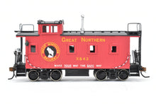 Load image into Gallery viewer, HO Brass AMC - American model Company GN - Great Northern 25 Foot Wood Caboose C/P #X643