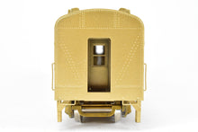 Load image into Gallery viewer, HO Brass Oriental Limited GN - Great Northern Heavyweight Streamstyled Deluxe Coach Nos. 944-949