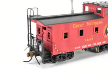 Load image into Gallery viewer, HO Brass AMC - American model Company GN - Great Northern 25 Foot Wood Caboose C/P #X643