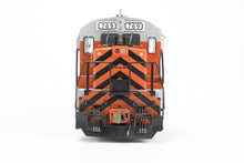 Load image into Gallery viewer, HO Atlas Silver Series WP - Western Pacific GE U30B FP No. 769 Custom Weathered