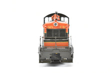 Load image into Gallery viewer, HO Brass PSC - Precision Scale Co. GN - Great Northern EMC/EMD SW-1 Phase III Intermediate FP #79