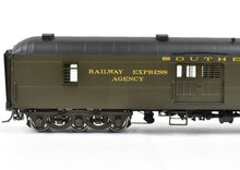 Load image into Gallery viewer, HO NEW Brass TCY - The Coach Yard SP - Southern Pacific Heavyweight RPO/Baggage Car "Daylight/Starlight" Class 70-BP-30-3 FP #5066