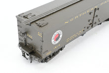 Load image into Gallery viewer, HO Brass W&R - W&R Enterprises NP - Northern Pacific Express Reefer #1800 - 1899 Version 3 Factory Painted Pullman Green Large Herald No. 1810