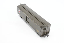 Load image into Gallery viewer, HO Brass W&R - W&R Enterprises NP - Northern Pacific Express Boxcar 5’ Door #1890 - 1899 Version 2 Factory Painted Pullman Green No. 1890