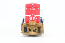 Load image into Gallery viewer, HO Bowser "Executive Line" SP - Southern Pacific GE U-25B FP No. 6800 Bicentennial Scheme