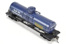 Load image into Gallery viewer, HO Brass OMI - Overland Models, Inc. UTLX - Union Tank Lines 10,000 Gallon Tank Car FP for the Gulf Oil Company