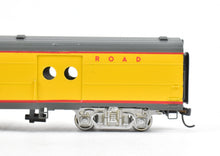 Load image into Gallery viewer, HO Brass Soho MILW - Milwaukee Road #1335 Baggage Custom Painted