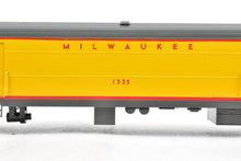 Load image into Gallery viewer, HO Brass Soho MILW - Milwaukee Road #1335 Baggage Custom Painted