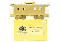 Load image into Gallery viewer, O Brass Sunset Models B&O - Baltimore & Ohio I-5 Caboose 8-Window Version