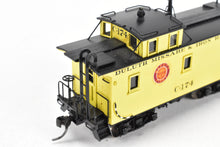 Load image into Gallery viewer, HO Brass PFM - SKI DM&IR - Duluth Missabe & Iron Range Wood Caboose FP No. C-174