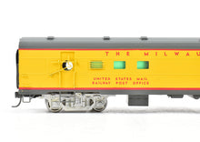 Load image into Gallery viewer, HO Brass Soho MILW - Milwaukee Road #1226 Baggage-RPO Custom Painted