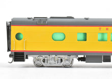 Load image into Gallery viewer, HO Brass Soho MILW - Milwaukee Road #556 Coach Custom Painted