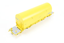 Load image into Gallery viewer, HO Brass CON OMI - Overland Models, Inc. UP - Union Pacific NASA Shuttle Solid Rocket Motor Rail Car Factory Painted No. 50023
