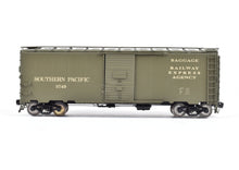 Load image into Gallery viewer, HO Brass Beaver Creek SP - Southern Pacific B-50-24 Express Boxcar No. 5749 FP