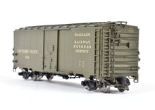 Load image into Gallery viewer, HO Brass Beaver Creek SP - Southern Pacific B-50-24 Express Boxcar No. 5749 FP