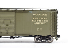 Load image into Gallery viewer, HO Brass Beaver Creek SP - Southern Pacific B-50-24 Express Boxcar No. 5749 FP