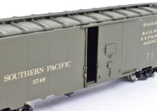 Load image into Gallery viewer, HO Brass Beaver Creek SP - Southern Pacific B-50-24 Express Boxcar No. 5749 FP
