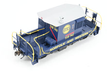Load image into Gallery viewer, HO Brass OMI - Overland Models, Inc. N&W - Norfolk & Western R-1 Transfer Caboose Factory Painted No. 518742