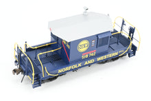 Load image into Gallery viewer, HO Brass OMI - Overland Models, Inc. N&W - Norfolk & Western R-1 Transfer Caboose Factory Painted No. 518742