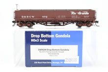 Load image into Gallery viewer, HOn3 Blackstone Models D&RGW - Denver & Rio Grande Western Drop Bottom Gondola Flying Grande Herald No. 872